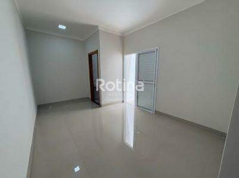 Foto 9 do(a) Casa de 3 quartos à venda em Segismundo Pereira, Uberlândia