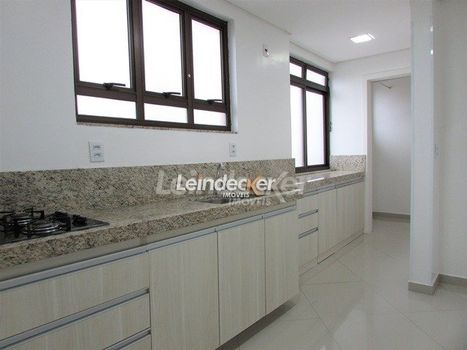 Foto 13 do(a) Apartamento de 3 quartos à venda em Santa Cecília, Porto Alegre