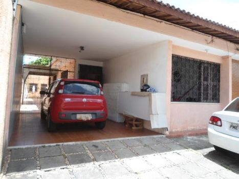 Foto 2 do(a) Casa de 4 quartos à venda em Vila União, Fortaleza