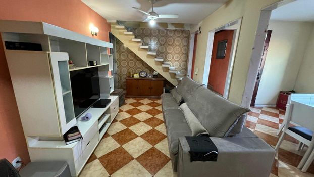 Foto 3 do(a) Casa de 4 quartos à venda em Olaria, Rio de Janeiro