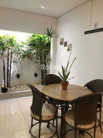 Foto 2 do(a) Casa de 2 quartos à venda em Novo Mundo, Uberlândia