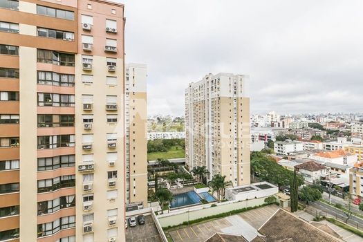 Foto 18 do(a) Apartamento de 3 quartos à venda em Vila Ipiranga, Porto Alegre