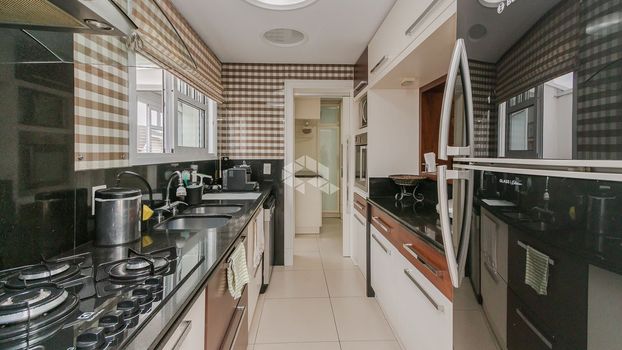 Foto 13 do(a) Casa em Condomínio de 4 quartos à venda em Jardim Carvalho, Porto Alegre