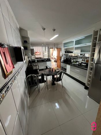 Foto 7 do(a) Casa de 3 quartos à venda em Vila Rezende, Goiânia
