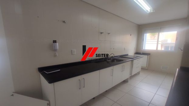 Foto 2 do(a) Apartamento de 3 quartos para alugar em Lagoa da Conceição, Florianópolis
