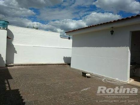 Foto 7 do(a) Casa de 6 quartos à venda em Bom Jesus, Uberlândia