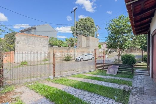 Foto 4 do(a) Casa de 5 quartos à venda em Rubem Berta, Porto Alegre