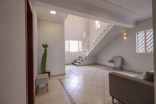 Foto 3 do(a) Apartamento de 5 quartos à venda em João Pinheiro, Belo Horizonte