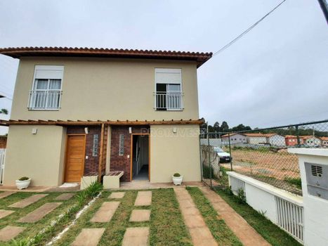 Foto 1 do(a) Casa de 2 quartos à venda em Chácara Rincão, Cotia