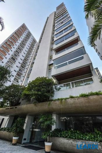 Foto 8 do(a) Apartamento false à venda em Indianópolis, São Paulo