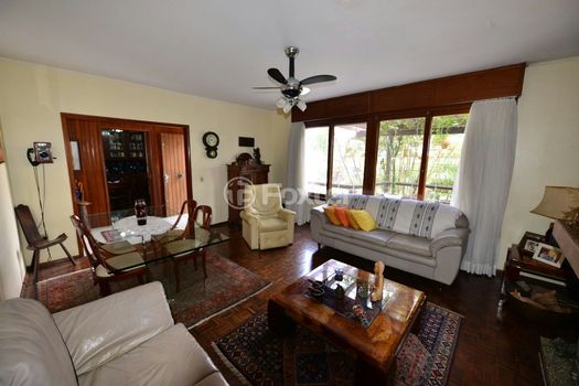 Foto 4 do(a) Casa de 4 quartos à venda em Chácara das Pedras, Porto Alegre