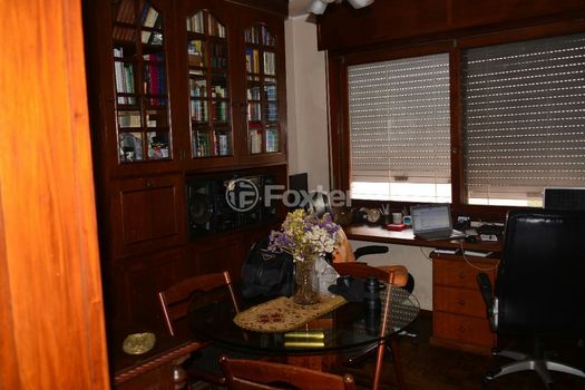 Foto 19 do(a) Casa de 4 quartos à venda em Chácara das Pedras, Porto Alegre