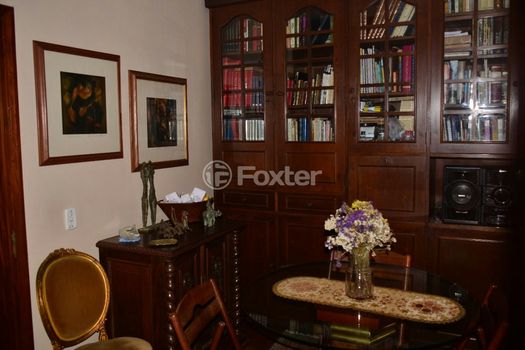 Foto 17 do(a) Casa de 4 quartos à venda em Chácara das Pedras, Porto Alegre