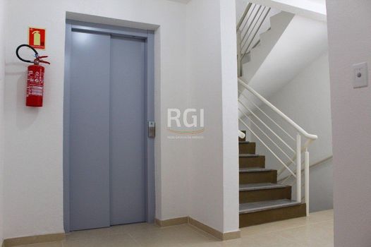 Foto 2 do(a) Flat de 2 quartos à venda em Teresópolis, Porto Alegre