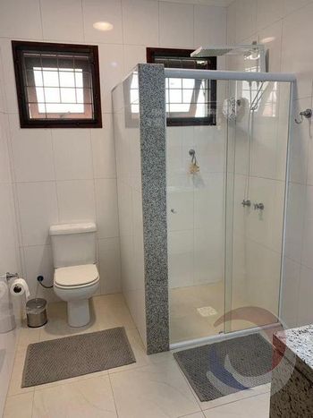 Foto 4 do(a) Casa de 5 quartos à venda em Barra da Lagoa, Florianópolis