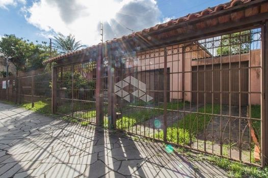 Foto 4 do(a) Casa de 3 quartos à venda em Jardim Botânico, Porto Alegre