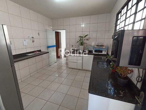 Foto 3 do(a) Casa de 3 quartos à venda em Nossa Senhora Aparecida, Uberlândia