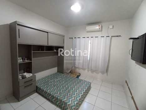 Foto 13 do(a) Casa de 3 quartos à venda em Nossa Senhora Aparecida, Uberlândia