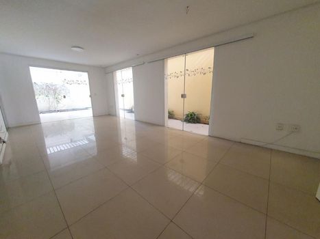 Foto 2 do(a) Casa de 4 quartos à venda em Cidade dos Funcionários, Fortaleza