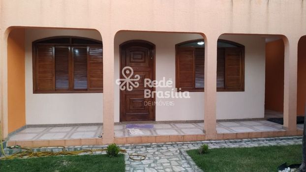 Foto 1 do(a) Casa de 5 quartos para alugar em Vila da Telebrasília, Brasília