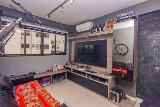 Foto 2 do(a) Apartamento de 2 quartos à venda em Jardim Floresta, Porto Alegre