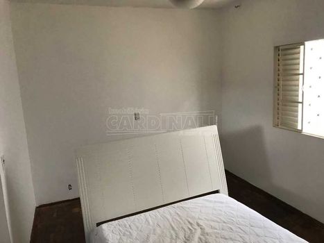 Foto 2 do(a) Casa de 4 quartos à venda em Parque Santa Marta, São Carlos