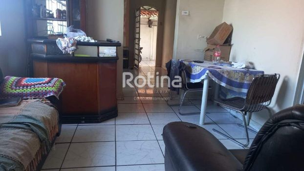 Foto 1 do(a) Casa de 5 quartos à venda em Brasil, Uberlândia