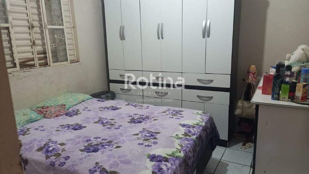 Foto 2 do(a) Casa de 5 quartos à venda em Brasil, Uberlândia