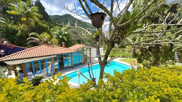 Foto 1 do(a) Casa de 3 quartos à venda em Mosela, Petrópolis