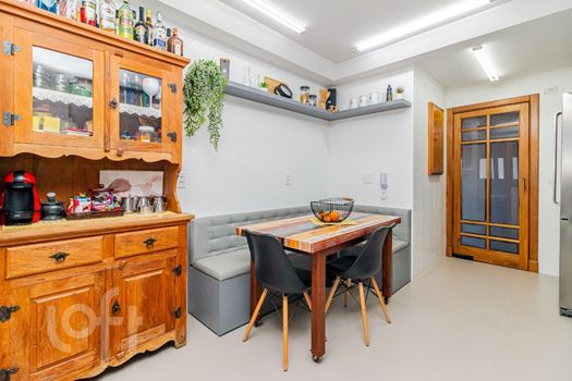 Foto 31 do(a) Apartamento de 4 quartos à venda em Jardim Lindóia, Porto Alegre