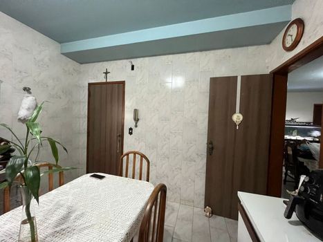 Foto 32 do(a) Casa de 3 quartos à venda em San Fernando, Londrina