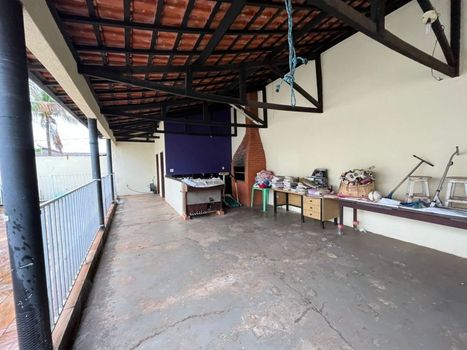 Foto 42 do(a) Casa de 3 quartos à venda em San Fernando, Londrina