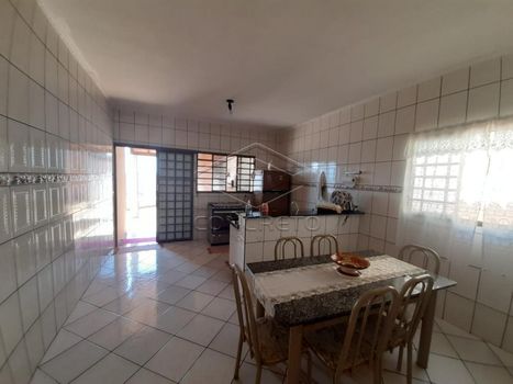 Foto 1 do(a) Casa de 3 quartos à venda em Centro, Lençóis Paulista