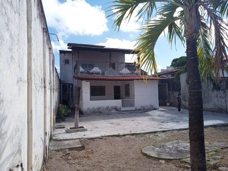 Foto 29 do(a) Casa de 5 quartos à venda em Vila União, Fortaleza