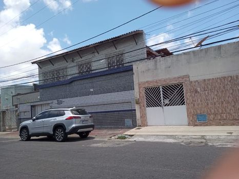 Foto 1 do(a) Casa de 5 quartos à venda em Vila União, Fortaleza