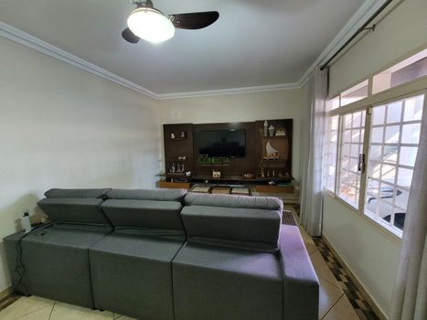 Foto 2 do(a) Casa de 4 quartos à venda em San Fernando, Londrina