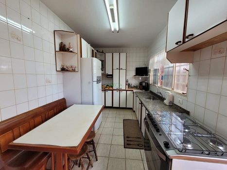 Foto 23 do(a) Casa de 4 quartos à venda em San Fernando, Londrina