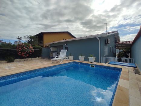 Foto 4 do(a) Casa de 4 quartos à venda em Parque Balneário Poiares, Caraguatatuba
