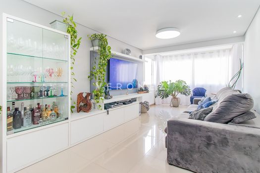 Foto 2 do(a) Apartamento de 3 quartos à venda em Vila Jardim, Porto Alegre