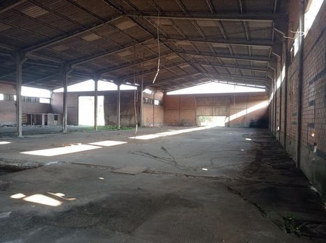 Foto 1 do(a) Galpão / Depósito / Armazém / Pavilhão false à venda em Boqueirão, Araucária