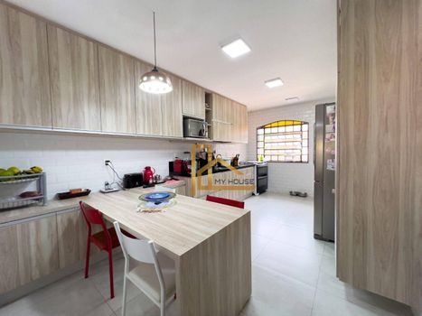 Foto 1 do(a) Casa em Condomínio de 4 quartos à venda em Barra do Imbuí, Teresópolis