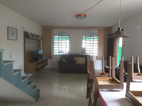 Foto 1 do(a) Casa de 2 quartos à venda em Jardim Cidália, São Paulo
