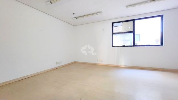 Foto 6 do(a) Sala / Conjunto Comercial false à venda em São João, Porto Alegre