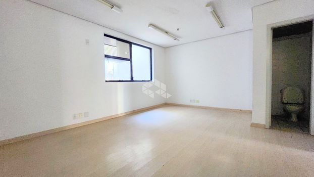 Foto 7 do(a) Sala / Conjunto Comercial false à venda em São João, Porto Alegre