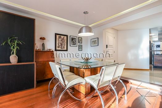 Foto 5 do(a) Apartamento de 3 quartos à venda em Moema, São Paulo
