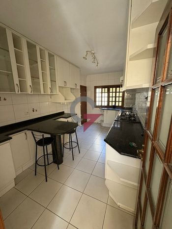 Foto 3 do(a) Casa de 4 quartos à venda em Parque São Luís, Taubaté