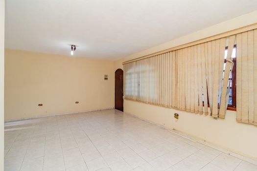 Foto 3 do(a) Casa de 4 quartos à venda em Parque São Rafael, São Paulo