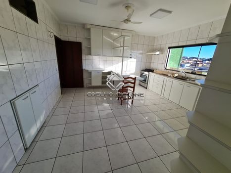 Foto 5 do(a) Casa de 4 quartos à venda em Vila Arapuã, São Paulo