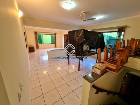 Foto 3 do(a) Casa de 4 quartos à venda em Vila Arapuã, São Paulo