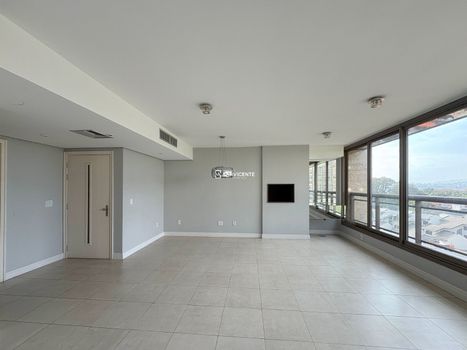 Foto 4 do(a) Apartamento de 3 quartos para alugar em Três Figueiras, Porto Alegre